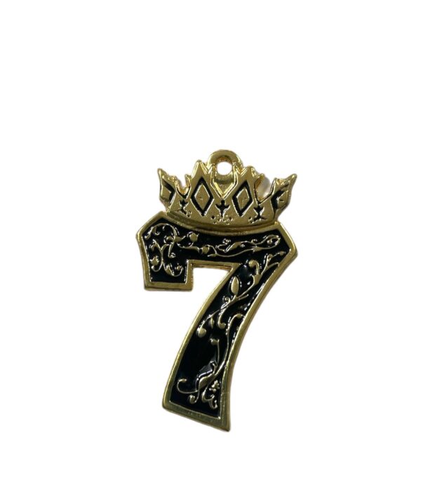 PINGENTE NUMERAL 7 COM COROA - RESINADO PRETO E DOURADO - 5CM