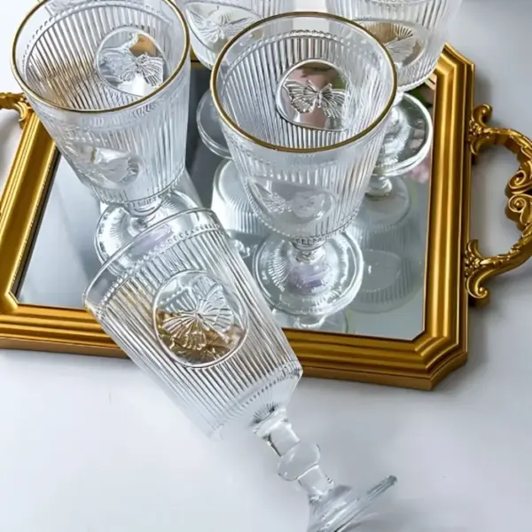 TAÇA GOLD BORBOLETA - BORDA DOURADA - Imagem 2